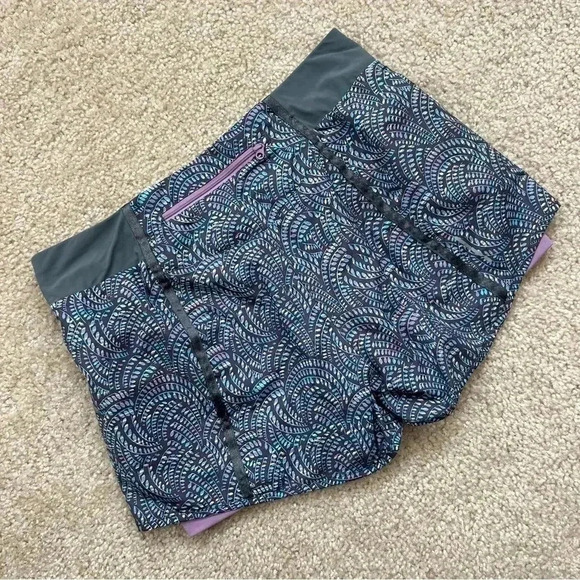 Salomon Women Actilite Athletic Shorts Med Lavender Blue Pattern Running Active. - Picture 14 of 14